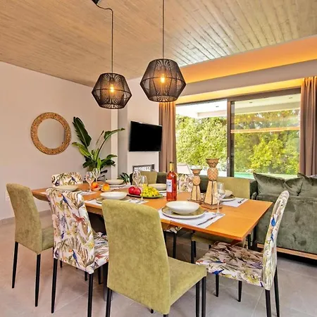 Vila De Lux Cu Piscina Privata Casa de Férias