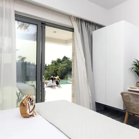 Vila De Lux Cu Piscina Privata إيفوري نورد