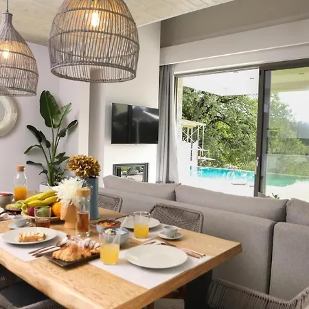 Vila De Lux Cu Piscina Privata